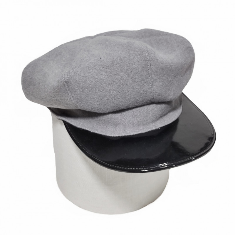 Gatsby gris con visera charol